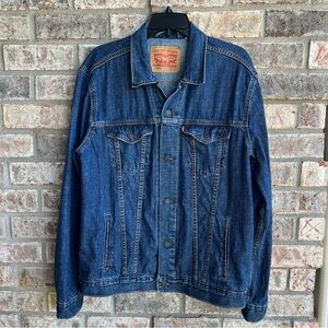 🍒💣 Levi’s denim trucker style jacket
